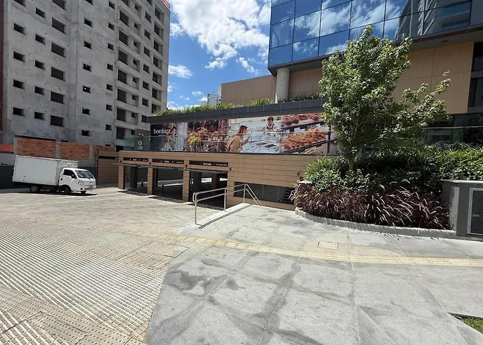 Carlos Gomes Square - No Coracao Economico De Poa - 712 *